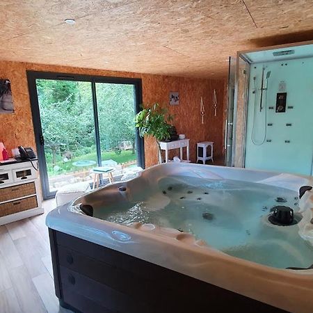 La Fresnaie : Chambres ,Table D'Hotes & Spa Tillé Exteriör bild